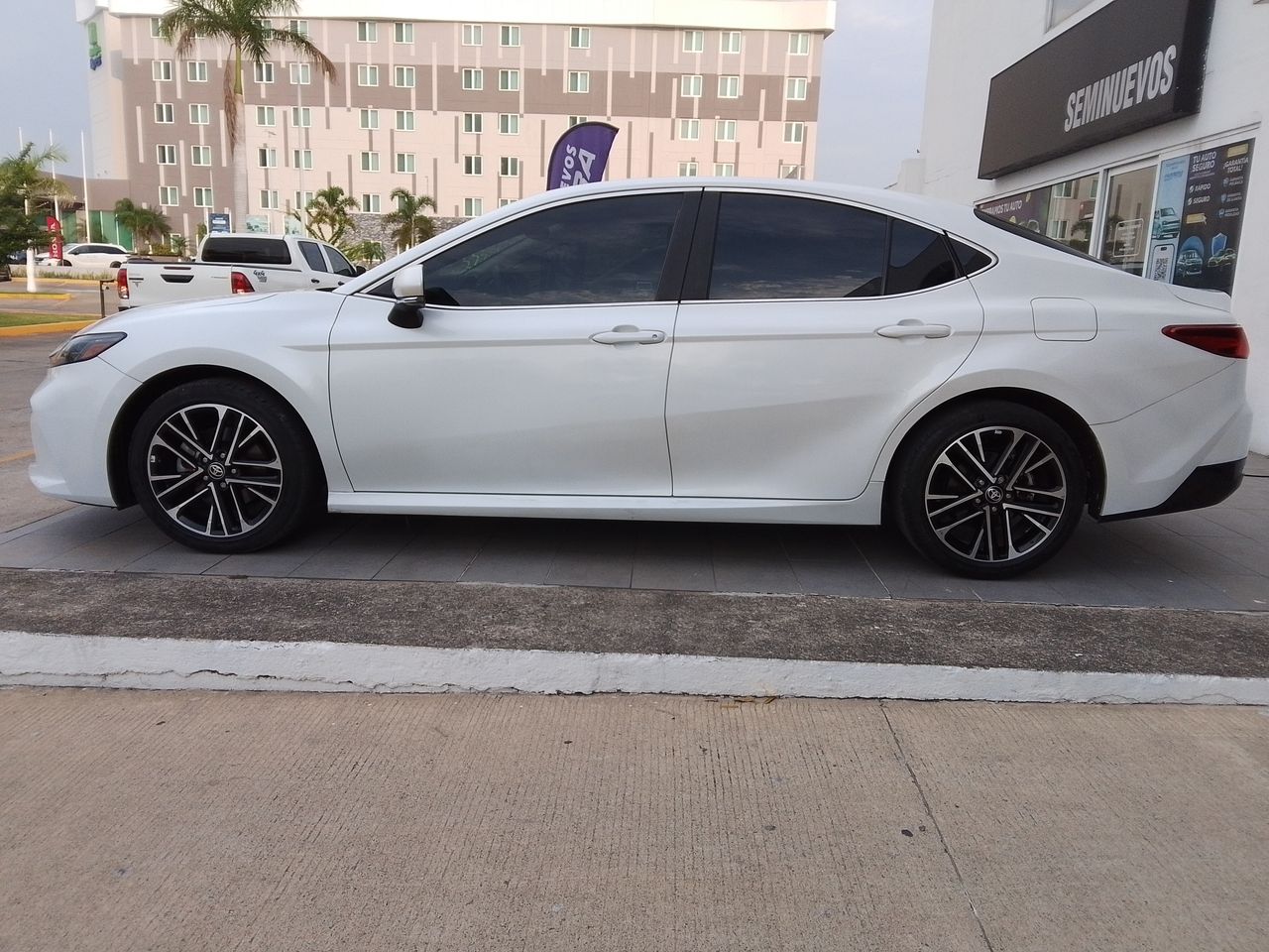2025 Toyota Camry 2.5 Xle Hev At
