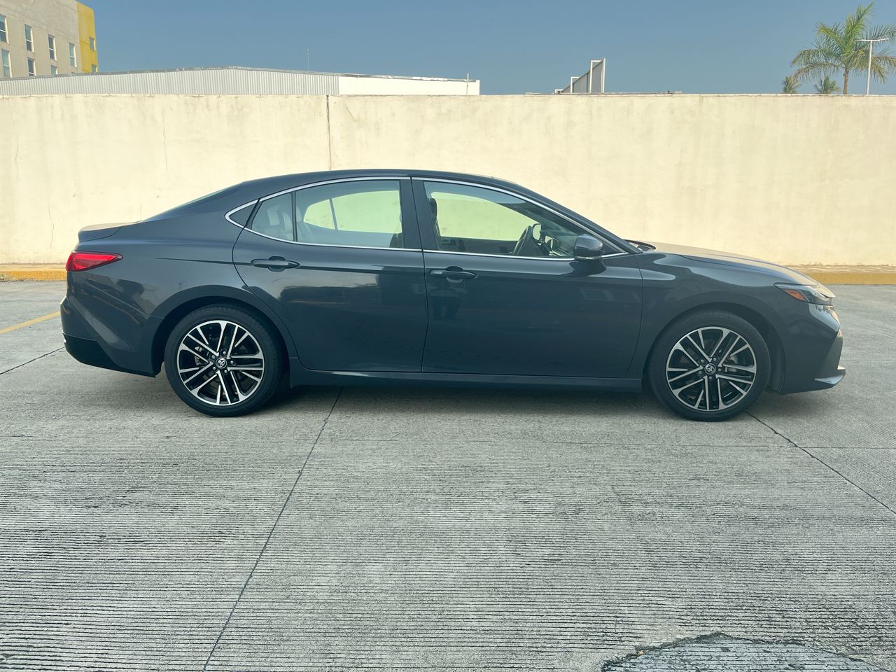 2025 Toyota Camry 2.5 Xle Hev At