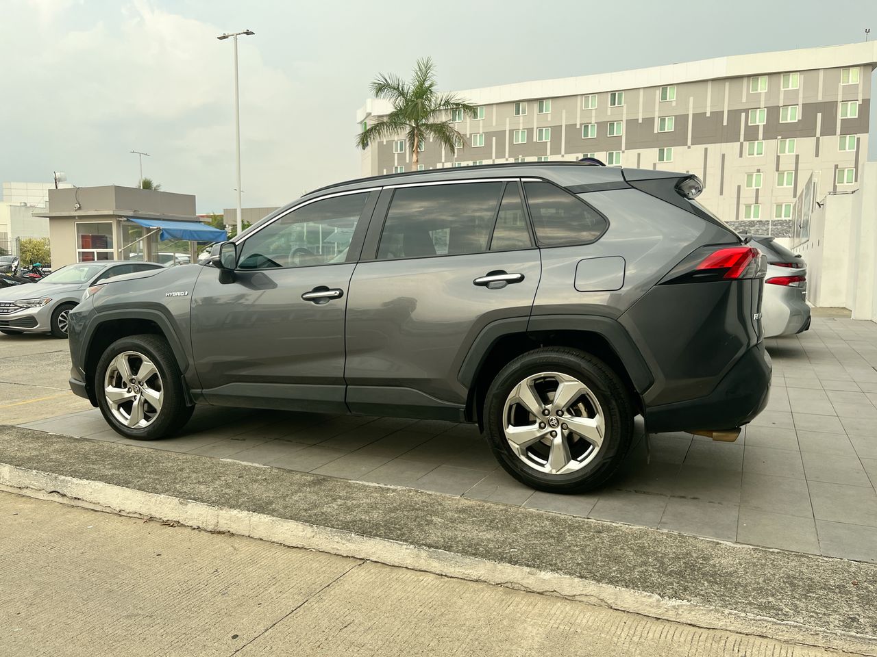 2021 Toyota RAV4 2.5 Limited Hybrid At