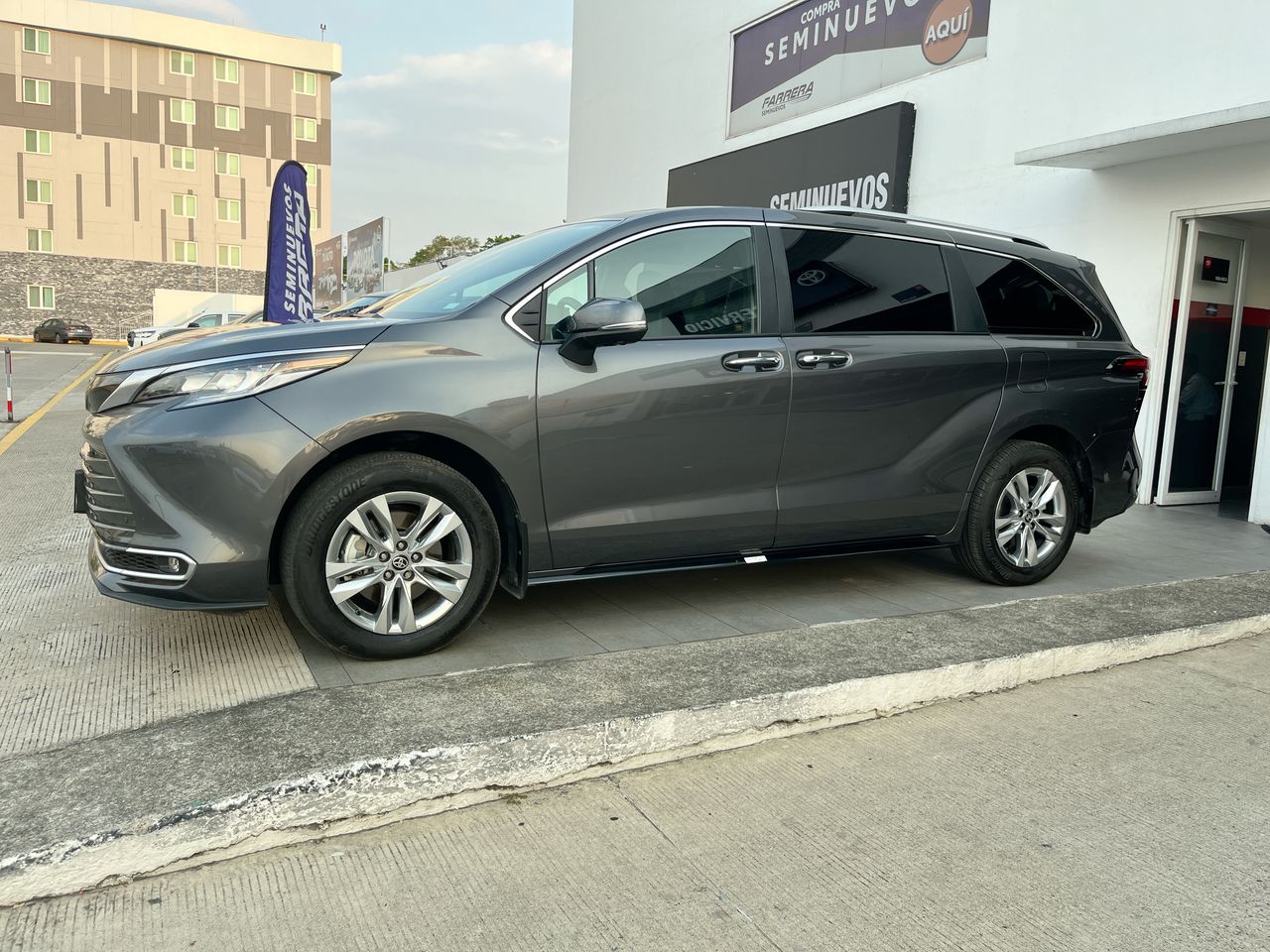 2025 Toyota Sienna 2.5 Platinum Hev At