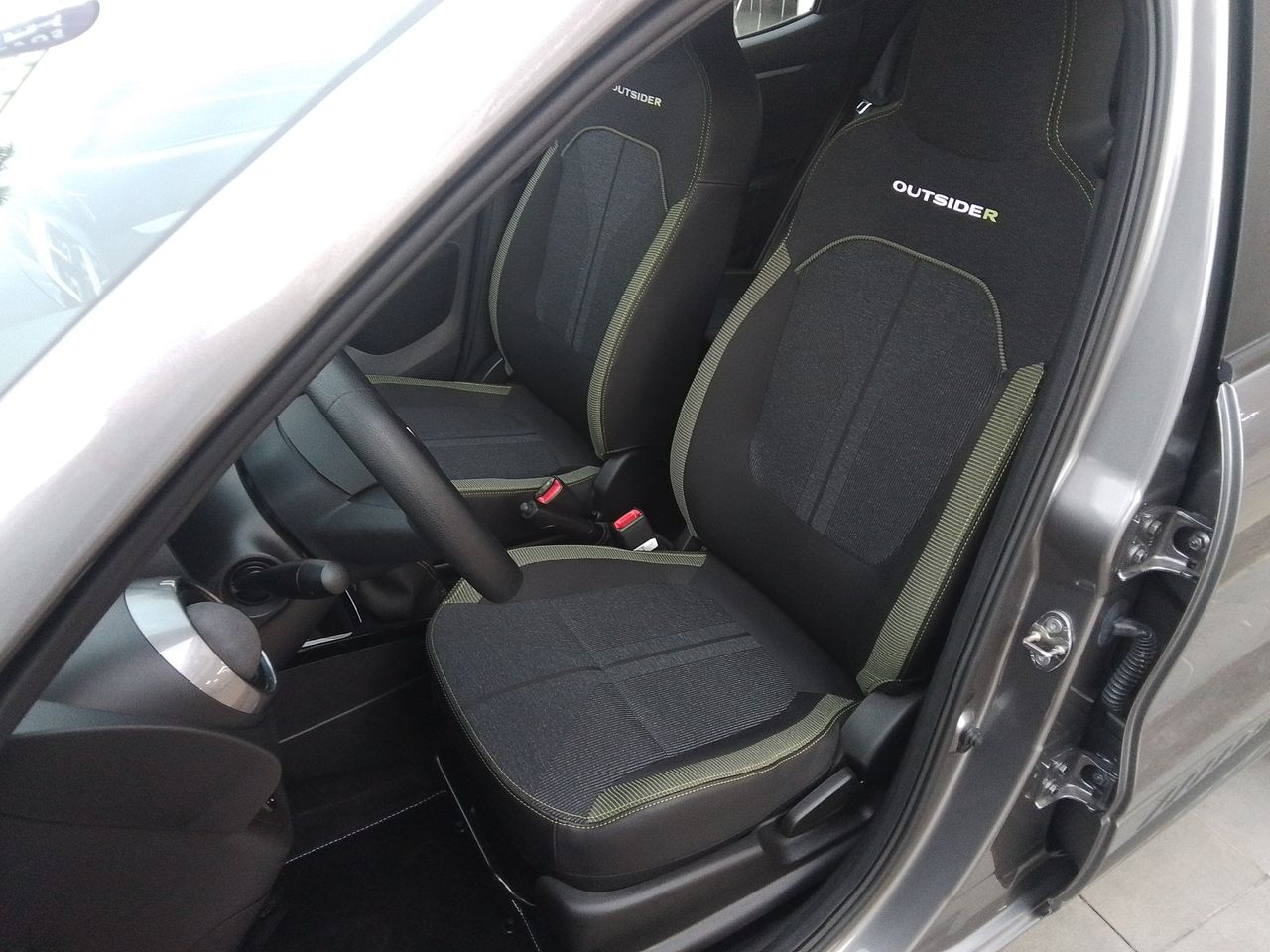 2026 Renault Kwid 1.0 Outsider Mt