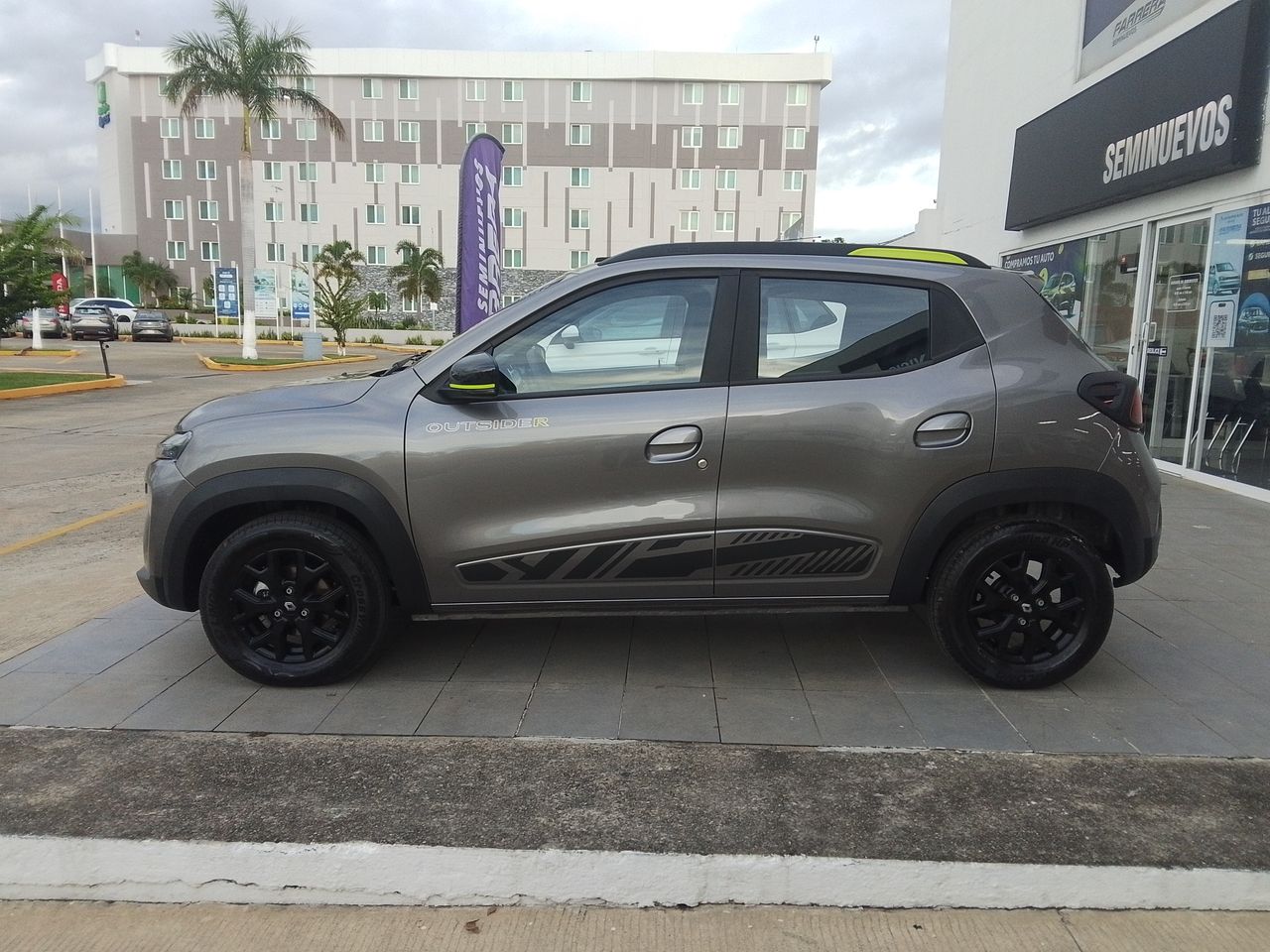 2026 Renault Kwid 1.0 Outsider Mt