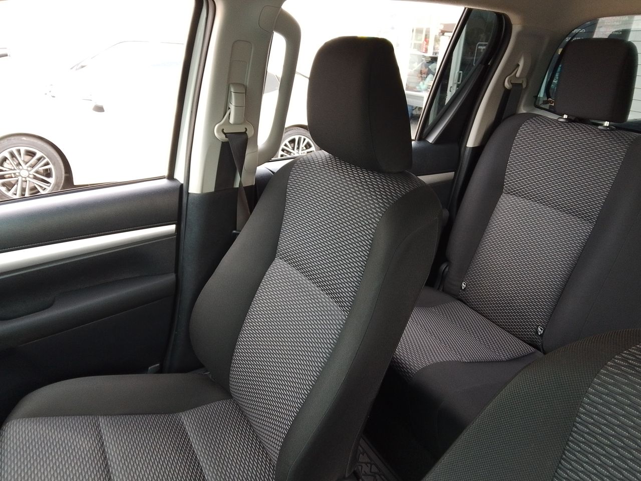 2024 Toyota Hilux 2.8 Doble Cabina Diesel Mt